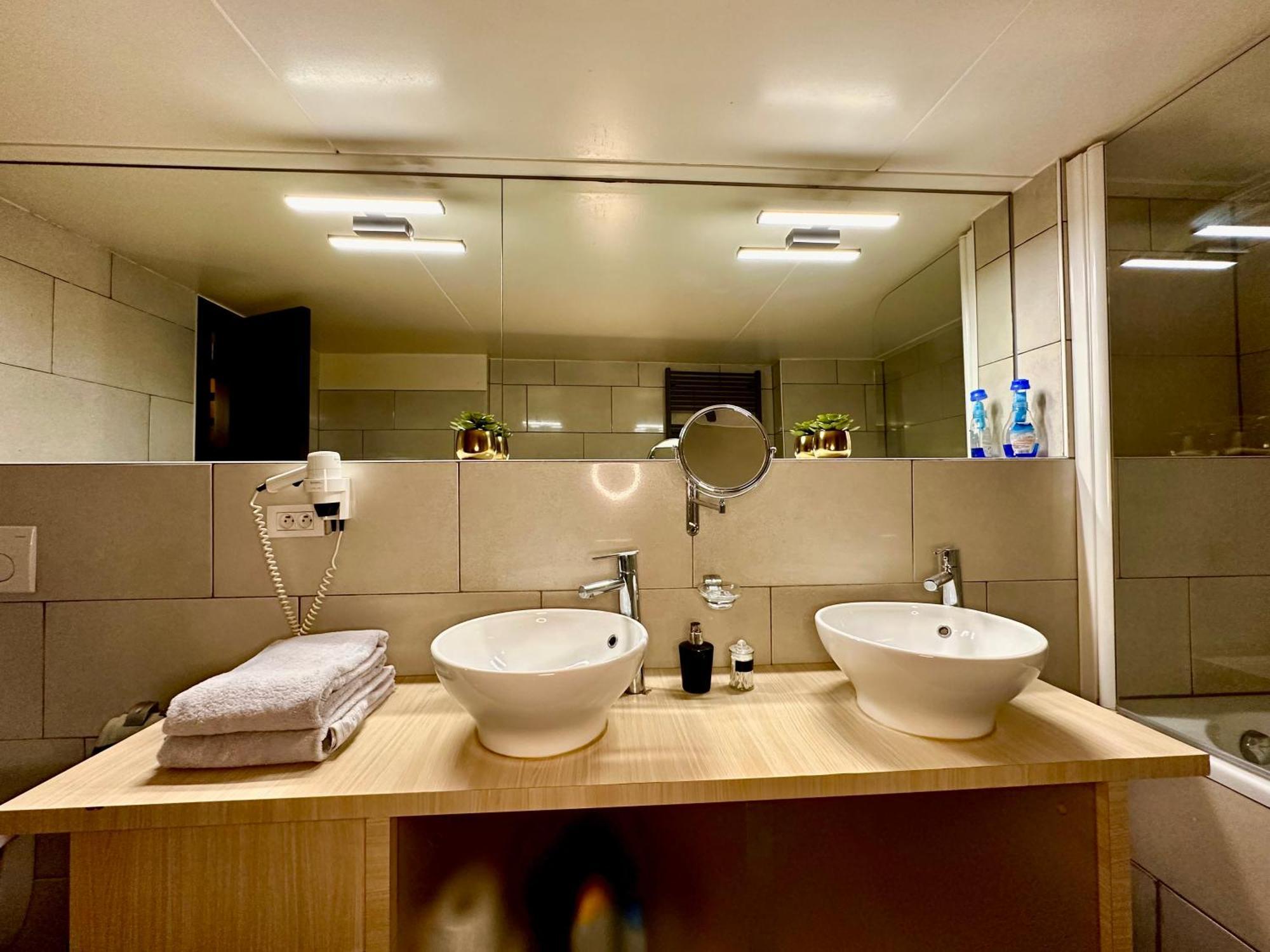 Luxury Suites Castel By Rikas Hotels Αμβέρσα Εξωτερικό φωτογραφία